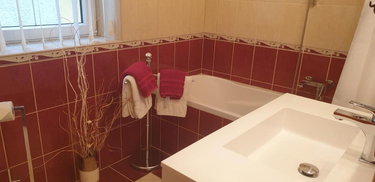Topart Apartman Tapolca Esterno foto