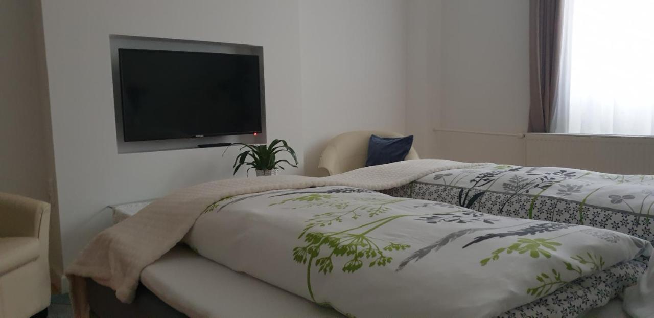Topart Apartman Tapolca Esterno foto