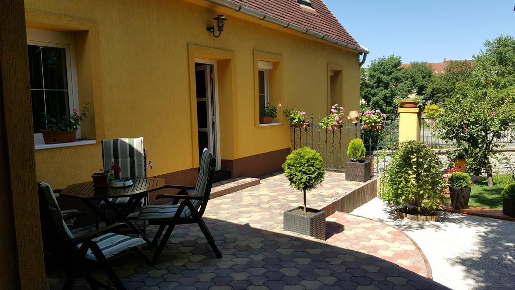 Topart Apartman Tapolca Esterno foto