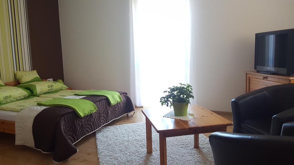 Topart Apartman Tapolca Esterno foto