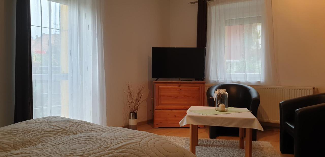 Topart Apartman Tapolca Esterno foto