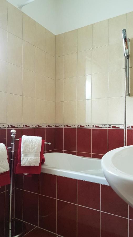 Topart Apartman Tapolca Esterno foto